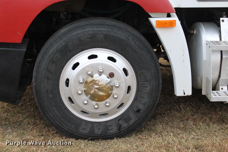 image for item BE9399 1993 Freightliner FLD112 semi truck