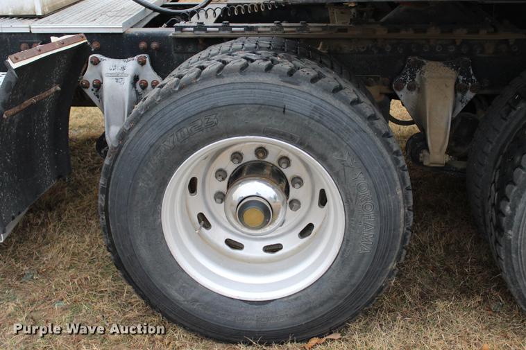 image for item BE9399 1993 Freightliner FLD112 semi truck