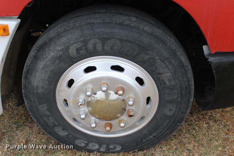 image for item BE9399 1993 Freightliner FLD112 semi truck