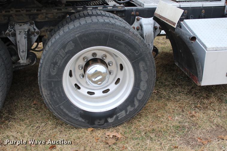 image for item BE9399 1993 Freightliner FLD112 semi truck