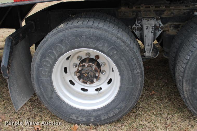 image for item BE9399 1993 Freightliner FLD112 semi truck