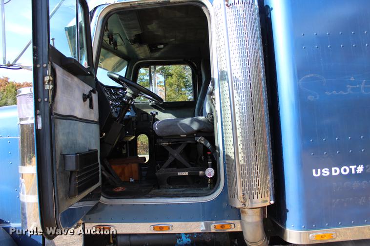 image for item BE9418 1987 Peterbilt 379 semi truck