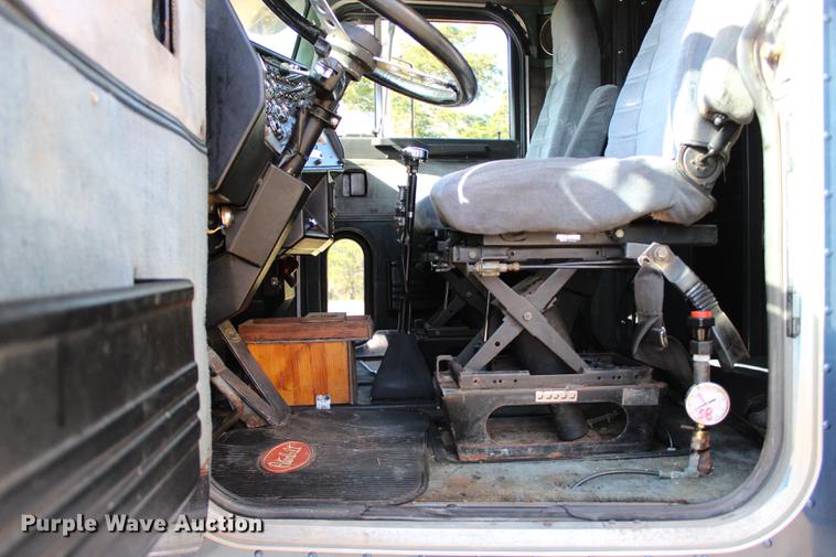 image for item BE9418 1987 Peterbilt 379 semi truck