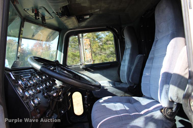 image for item BE9418 1987 Peterbilt 379 semi truck