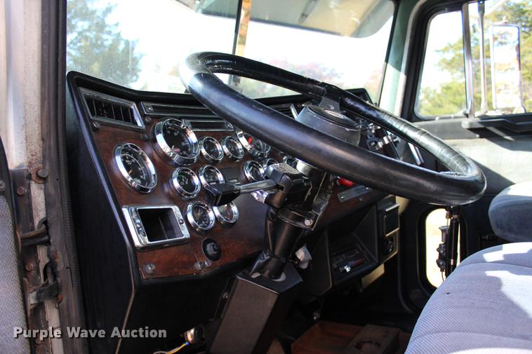 image for item BE9418 1987 Peterbilt 379 semi truck