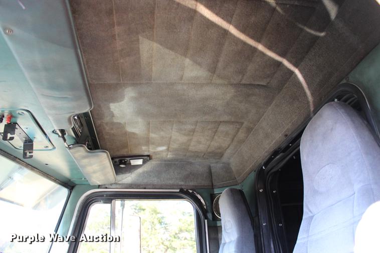 image for item BE9418 1987 Peterbilt 379 semi truck