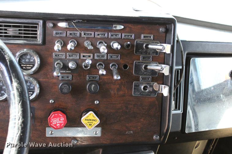 image for item BE9418 1987 Peterbilt 379 semi truck