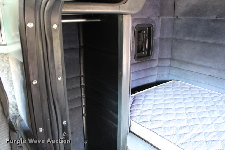 image for item BE9418 1987 Peterbilt 379 semi truck