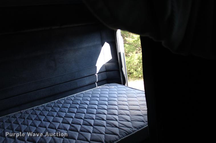 image for item BE9418 1987 Peterbilt 379 semi truck