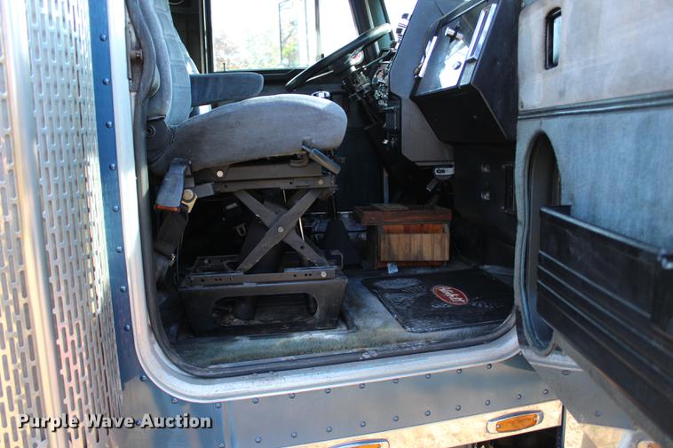 image for item BE9418 1987 Peterbilt 379 semi truck