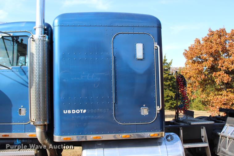 image for item BE9418 1987 Peterbilt 379 semi truck