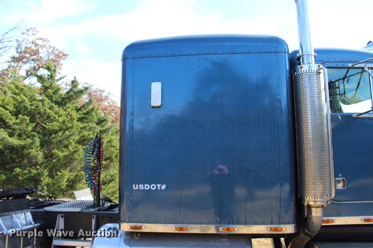 image for item BE9418 1987 Peterbilt 379 semi truck