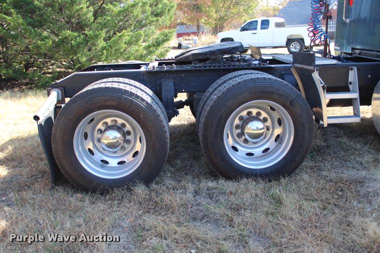 image for item BE9418 1987 Peterbilt 379 semi truck