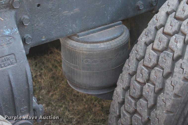 image for item BE9418 1987 Peterbilt 379 semi truck