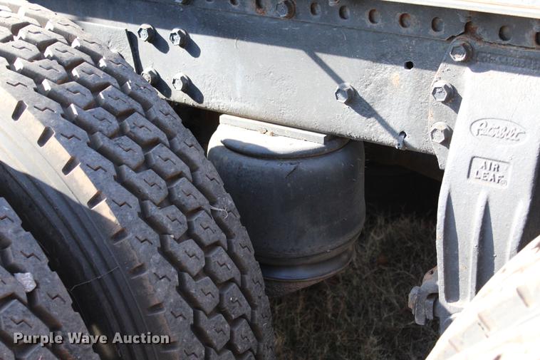 image for item BE9418 1987 Peterbilt 379 semi truck