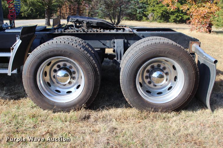 image for item BE9418 1987 Peterbilt 379 semi truck