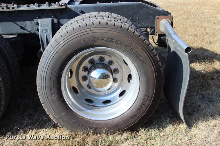 image for item BE9418 1987 Peterbilt 379 semi truck