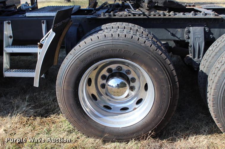 image for item BE9418 1987 Peterbilt 379 semi truck