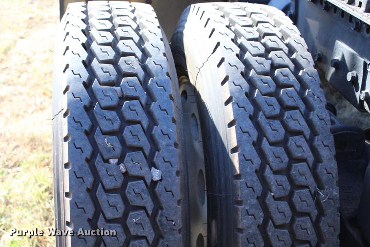 image for item BE9418 1987 Peterbilt 379 semi truck