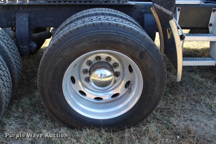 image for item BE9418 1987 Peterbilt 379 semi truck