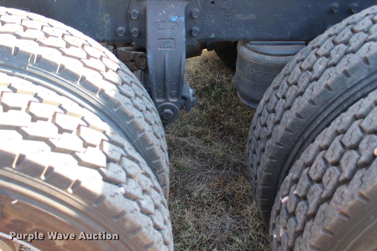 image for item BE9418 1987 Peterbilt 379 semi truck