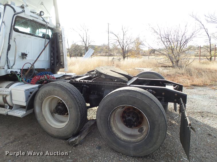 image for item BJ9913 2009 Freightliner Business Class M2 semi truck