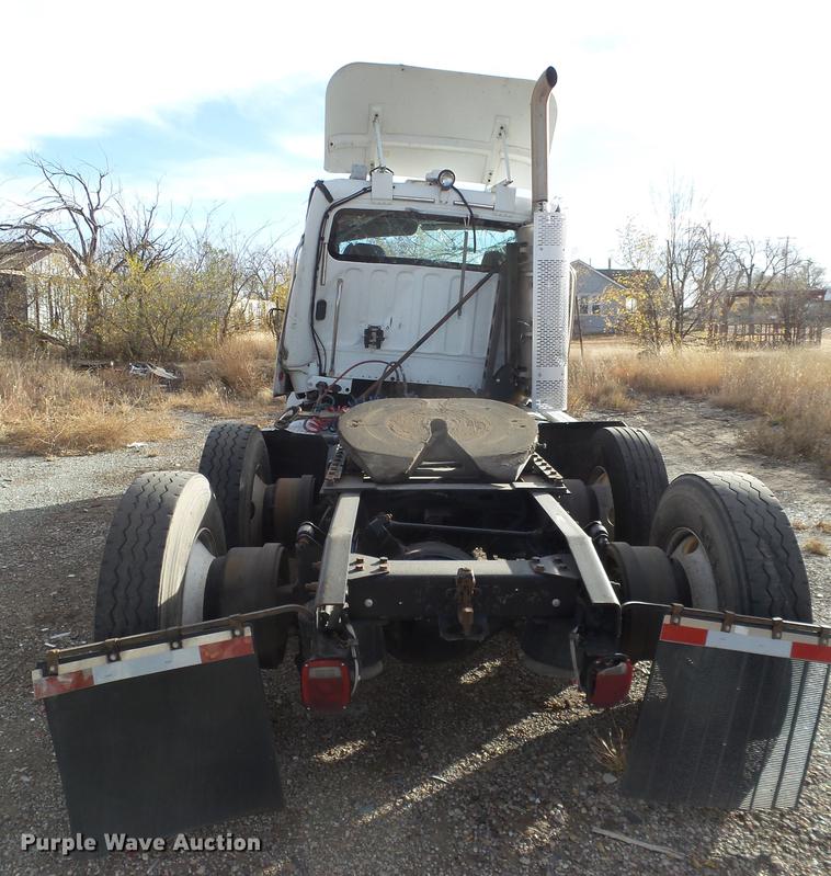 image for item BJ9913 2009 Freightliner Business Class M2 semi truck
