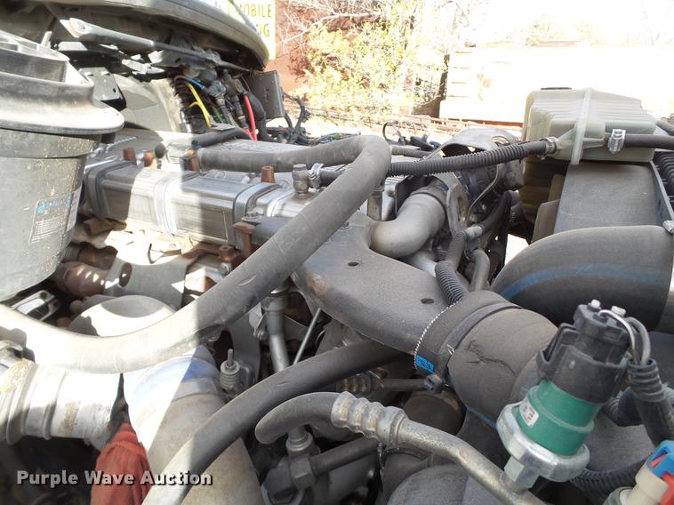 image for item BJ9913 2009 Freightliner Business Class M2 semi truck