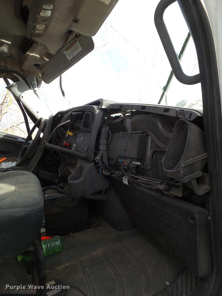 image for item BJ9913 2009 Freightliner Business Class M2 semi truck