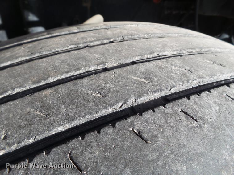 image for item BJ9913 2009 Freightliner Business Class M2 semi truck