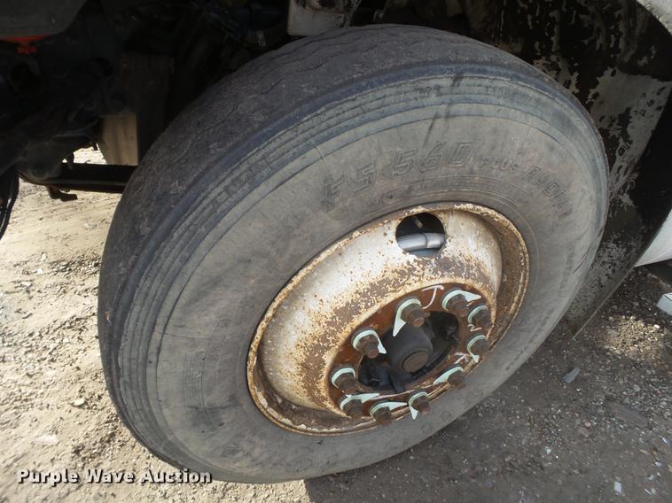 image for item BJ9913 2009 Freightliner Business Class M2 semi truck