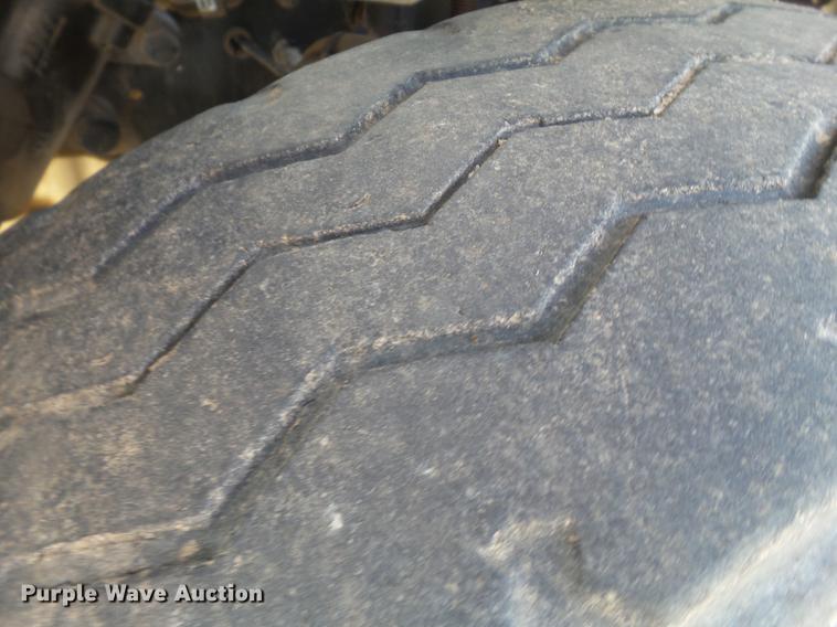 image for item BJ9913 2009 Freightliner Business Class M2 semi truck