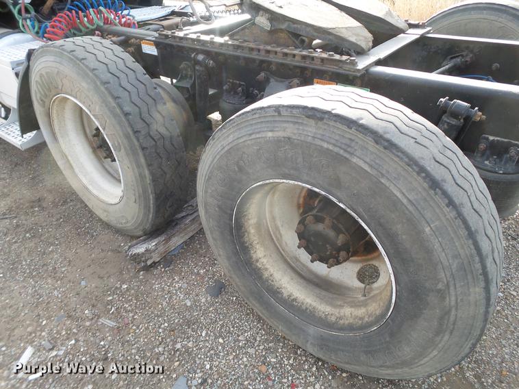 image for item BJ9913 2009 Freightliner Business Class M2 semi truck