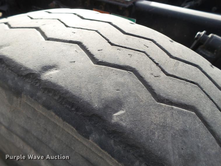 image for item BJ9913 2009 Freightliner Business Class M2 semi truck