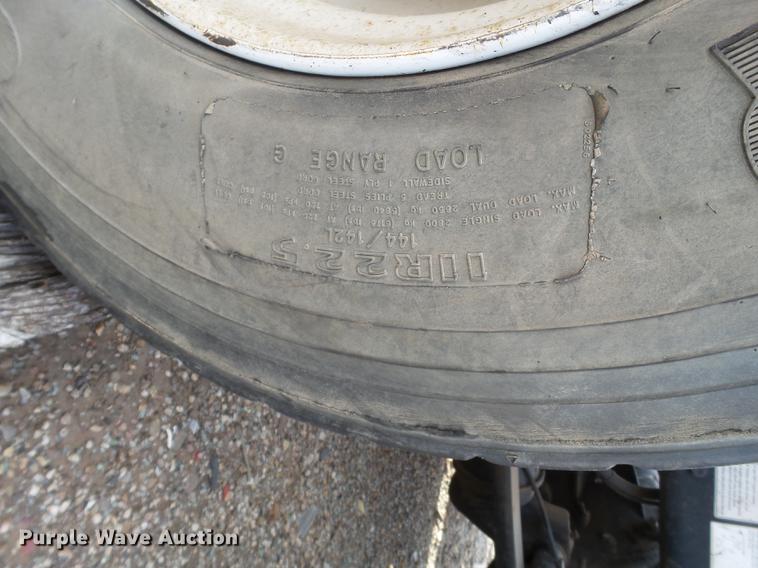 image for item BJ9913 2009 Freightliner Business Class M2 semi truck