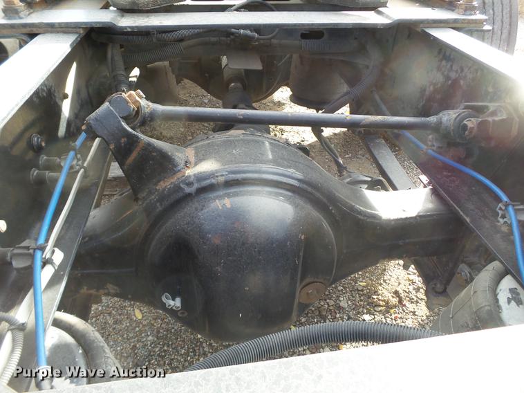 image for item BJ9913 2009 Freightliner Business Class M2 semi truck