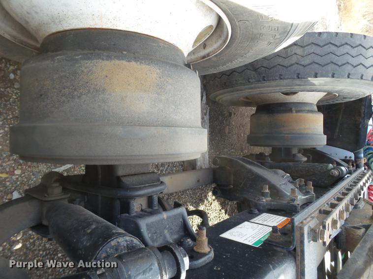 image for item BJ9913 2009 Freightliner Business Class M2 semi truck