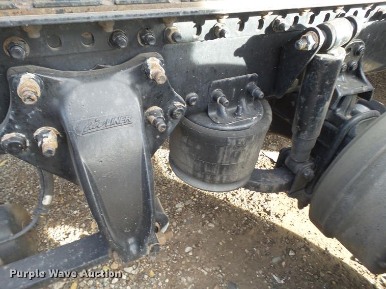 image for item BJ9913 2009 Freightliner Business Class M2 semi truck