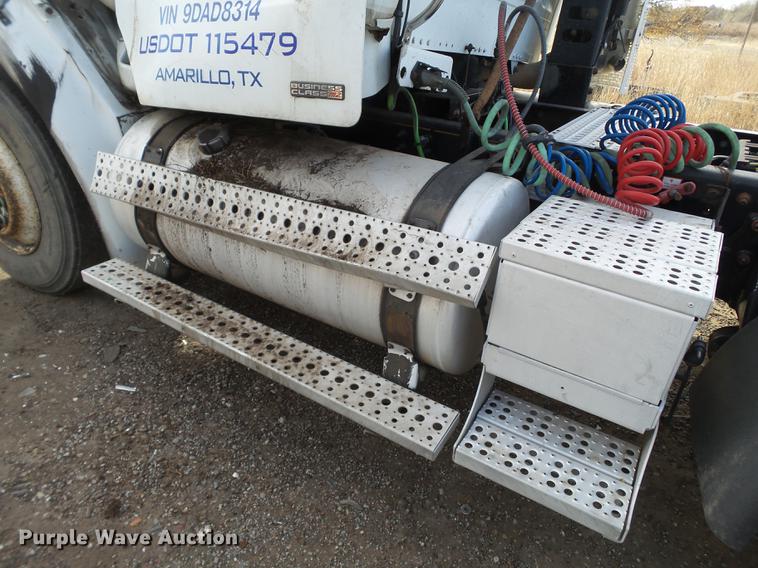 image for item BJ9913 2009 Freightliner Business Class M2 semi truck