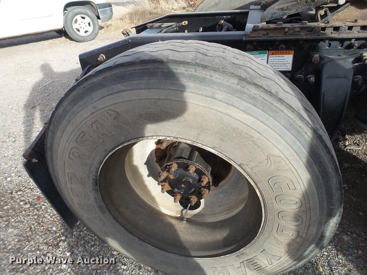 image for item BJ9913 2009 Freightliner Business Class M2 semi truck