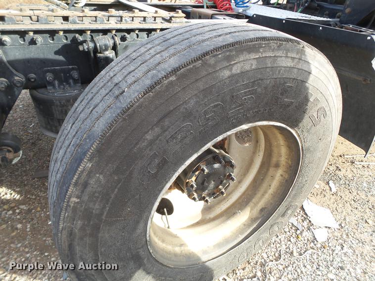 image for item BJ9913 2009 Freightliner Business Class M2 semi truck