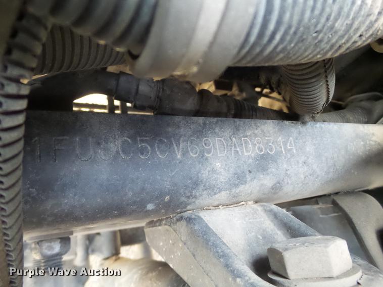 image for item BJ9913 2009 Freightliner Business Class M2 semi truck