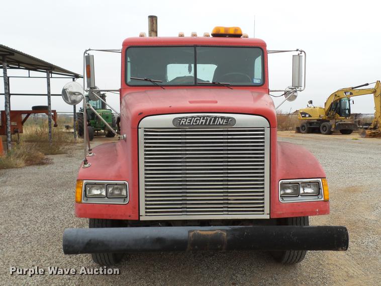 image for item BJ9922 1993 Freightliner FLD112 semi truck