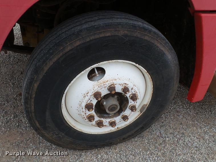 image for item BJ9922 1993 Freightliner FLD112 semi truck