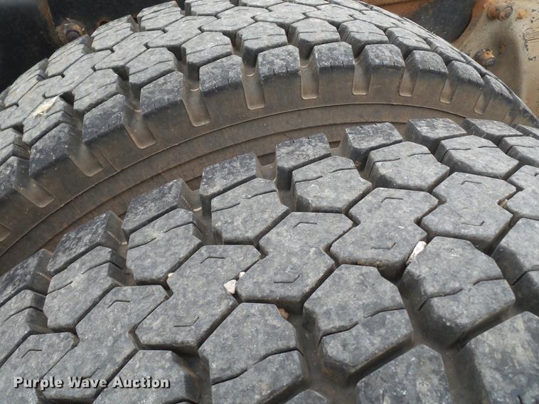 image for item BJ9922 1993 Freightliner FLD112 semi truck