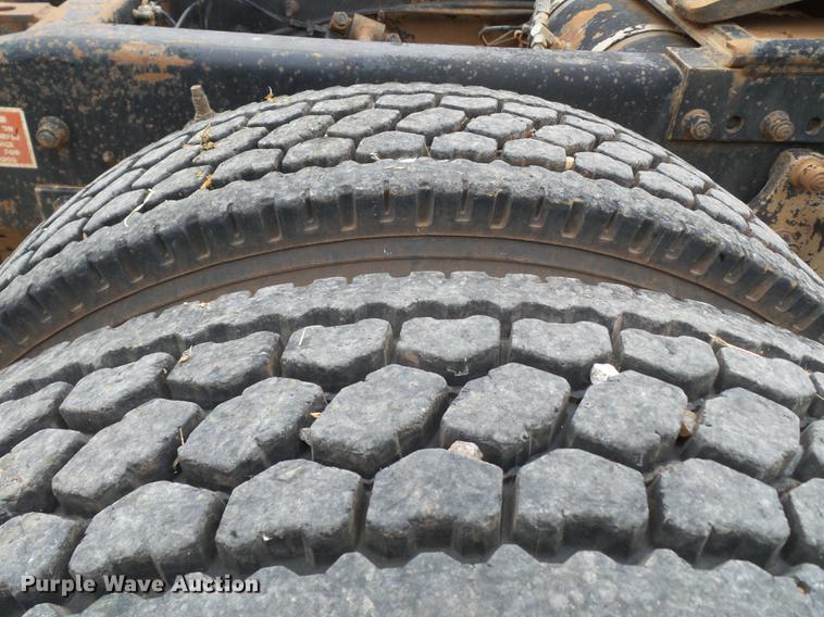 image for item BJ9922 1993 Freightliner FLD112 semi truck