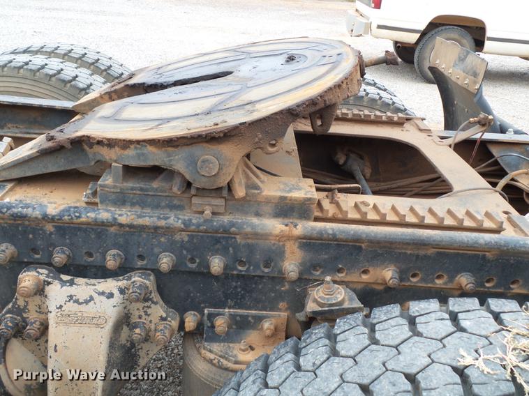 image for item BJ9922 1993 Freightliner FLD112 semi truck