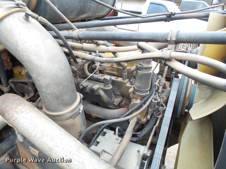 image for item BJ9922 1993 Freightliner FLD112 semi truck