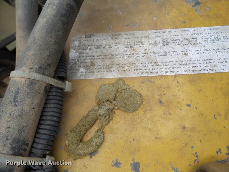 image for item BJ9922 1993 Freightliner FLD112 semi truck