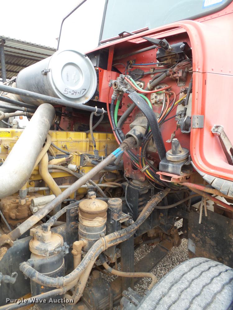 image for item BJ9922 1993 Freightliner FLD112 semi truck